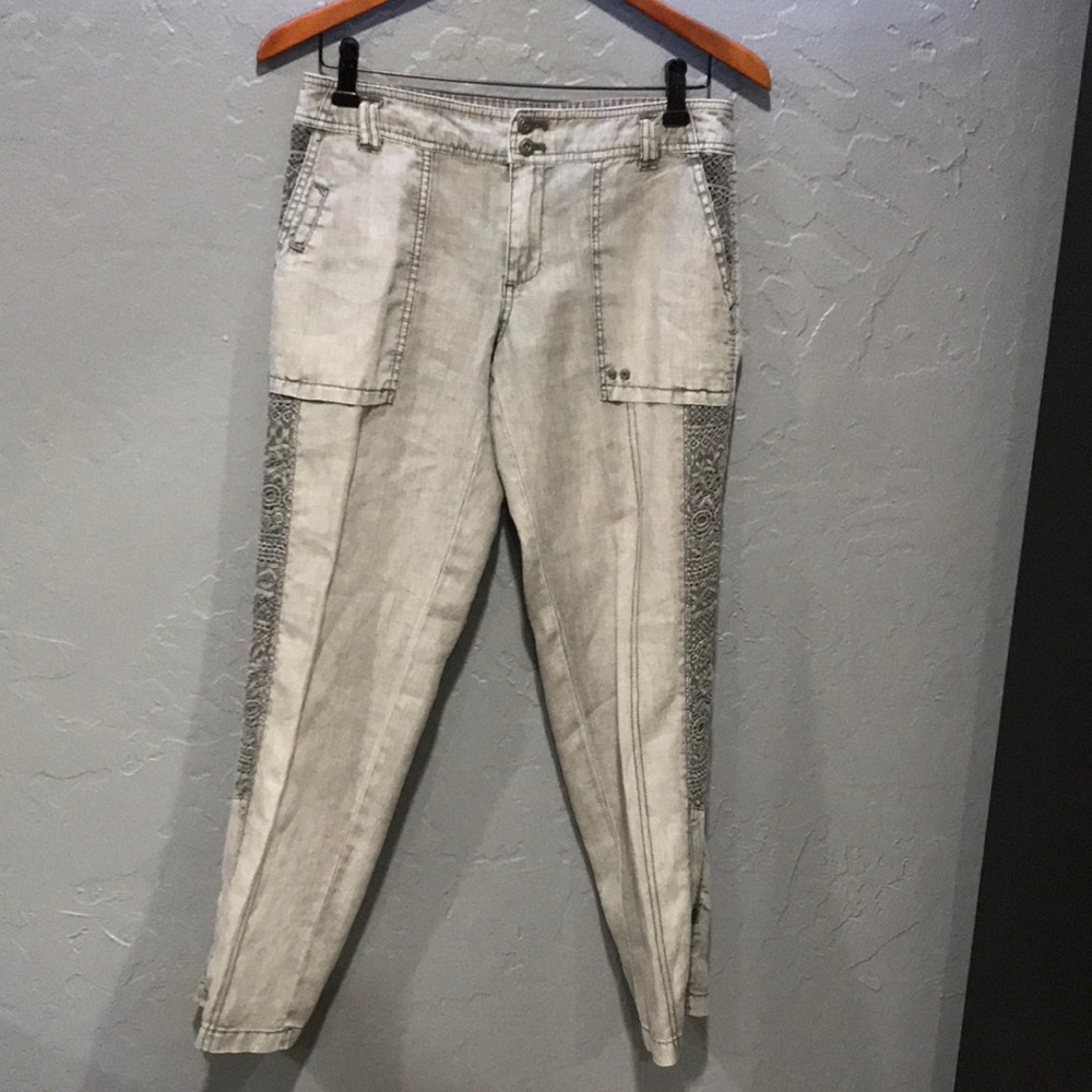Stylish pant full of detail